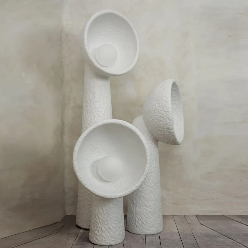 โคมไฟตั้งพื้นรูปคน งานศิลปะประติมากรรมมนุษย์ โคมไฟไฟเบอร์กลาสตกแต่งบ้านสไตล์โมเดิร์น