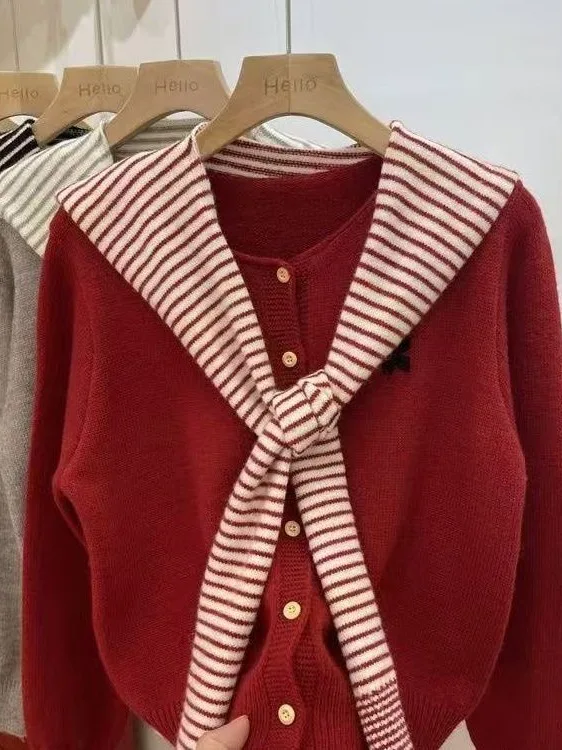 

Новый корейский вязаный кардиган с вышивкой и полосками, комплект из двух предметов: топ и накидка на плечи для женщин, теплый, осенне-зимний, модный