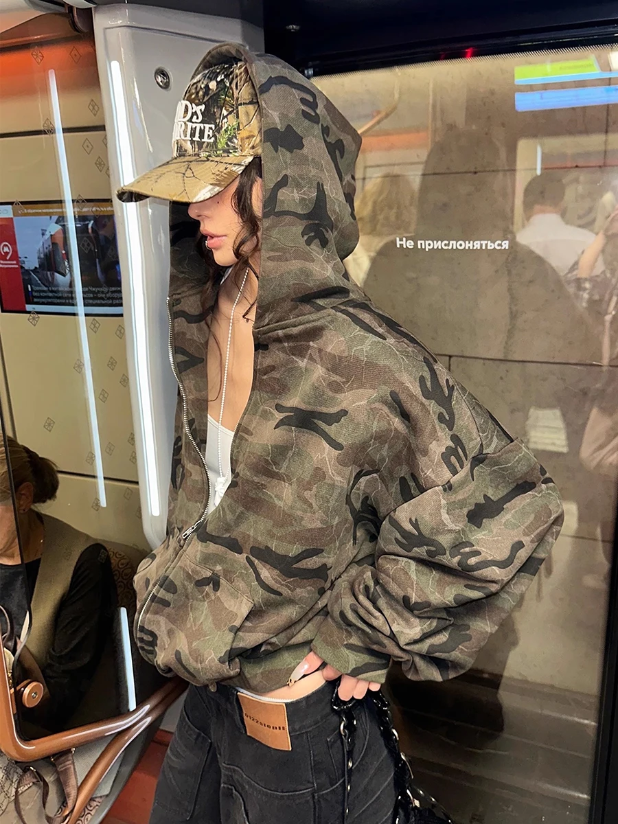 REDDACHiC Women Camouflage Sweatshirt Jacket with Hood Bib Pocket Long Sleeves Zip Up Oversized Cardigan Top Vintage Streetwear