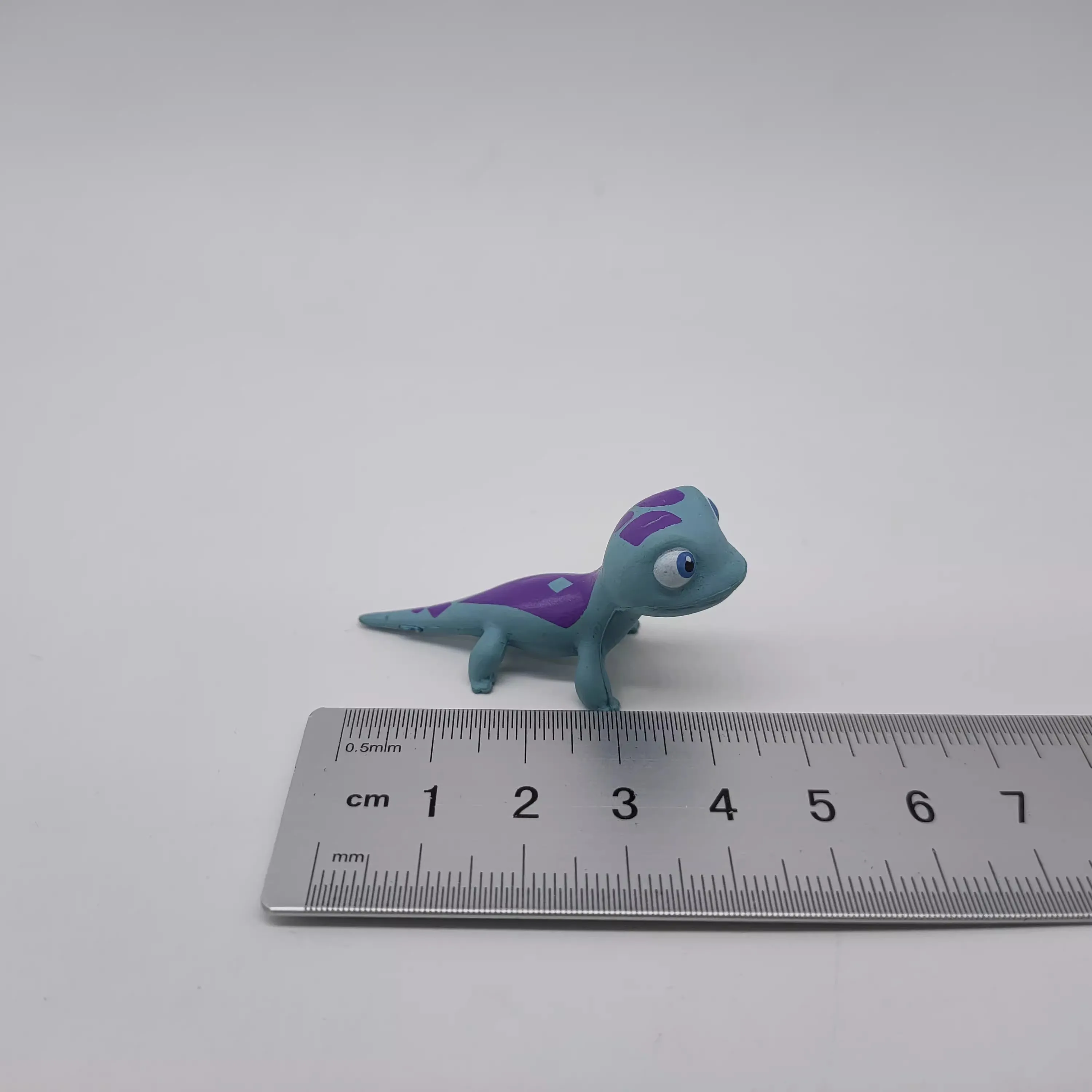 Special Offer New Brand Original Chameleons cute cartoon mini doll animal huanlego