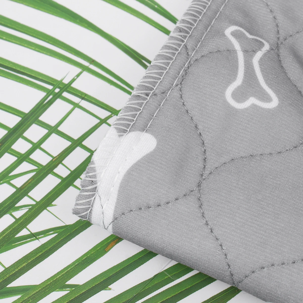 قطعة واحدة من وسادات تبول الكلاب الأليفة قابلة لإعادة الاستخدام وقابلة للغسل ومقاومة للماء وسجادة امتصاص سريعة لحماية مرتبة السرير (نمط عظمة رمادية 40 × 60 سم)