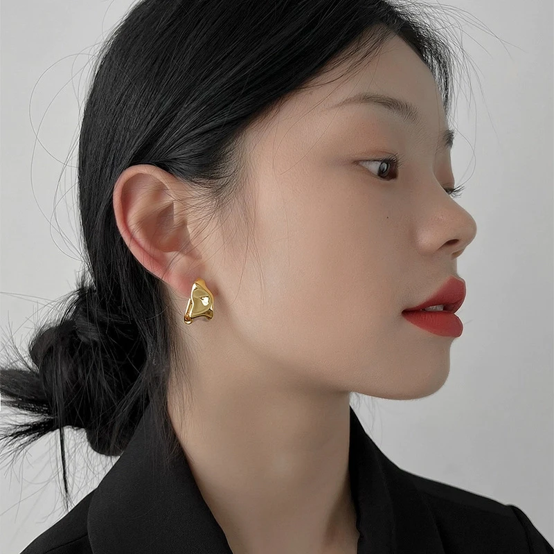 Fashion Metal Geometry Irregular Mosquito Coil Earrings for Women Simple Hammered Design Clip on Earring Party Jewelry Gift 2024