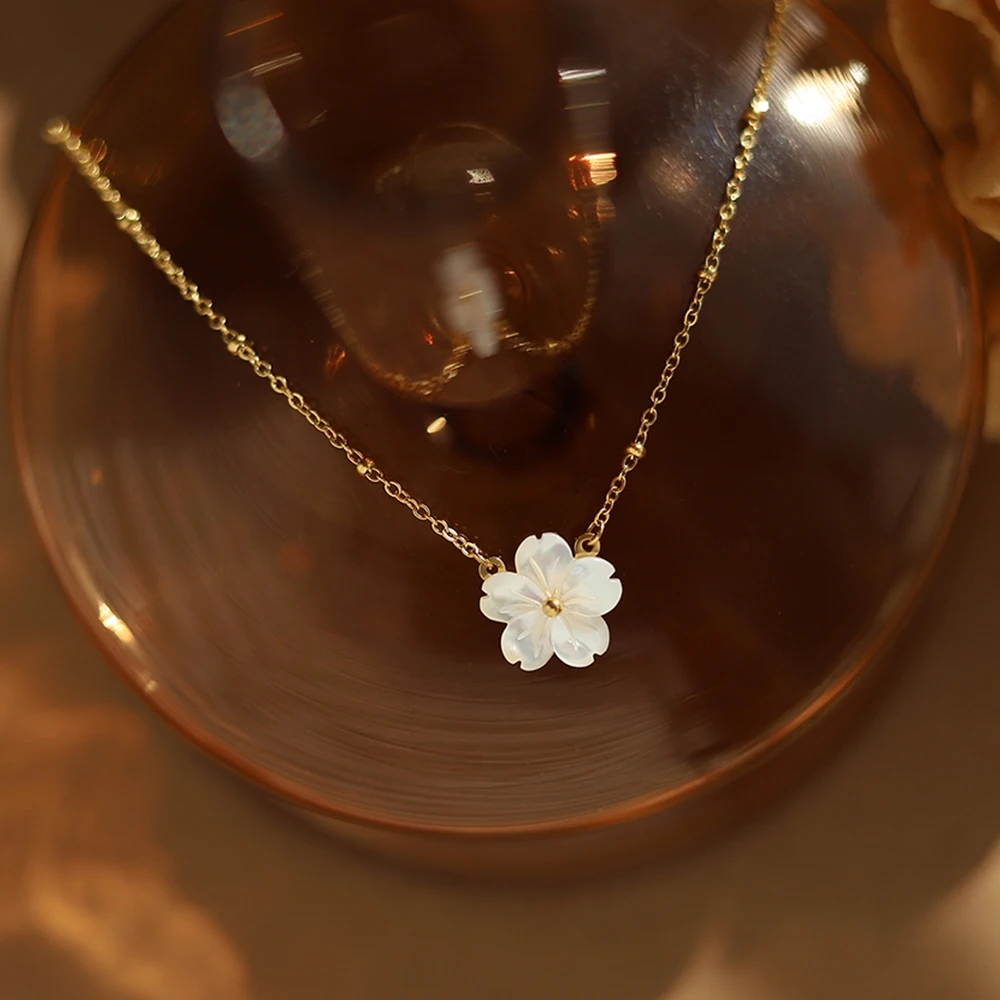 Beautiful Gentle Peach Blossom Pendant Cherry Flower Exquisite Carving Necklace Natural White Shellfish 18K Gold Color Chain