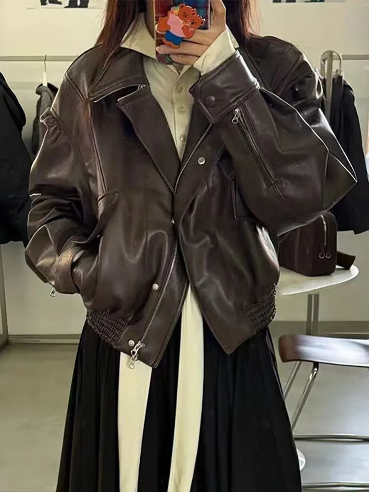

2025 новая короткая кожаная куртка в стиле ретро с воротником-стойкой и молнией, свободная и утягивающая, классная и стильная мотоциклетная куртка