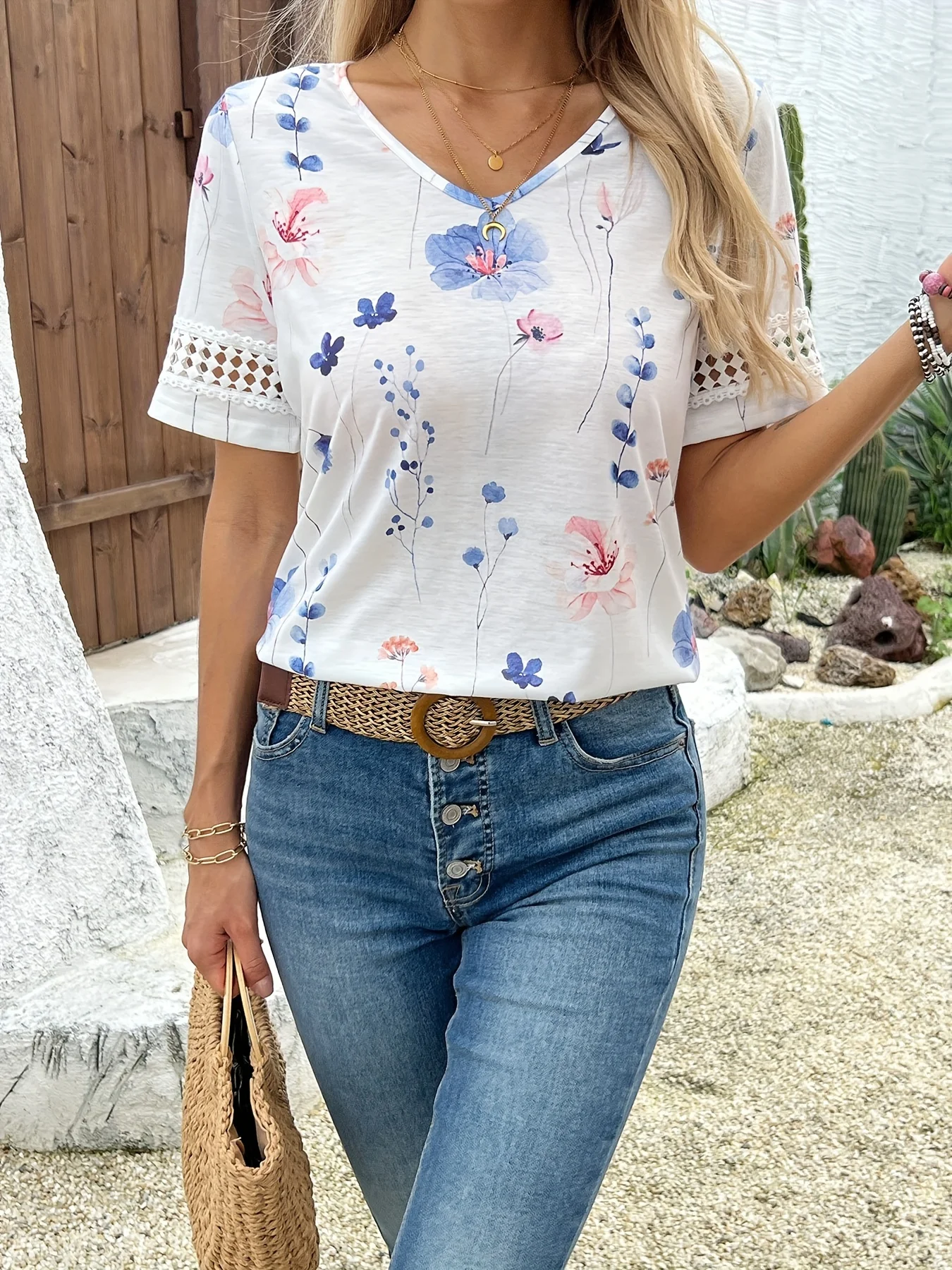 

Elegant V-Neck Splice Lace Trim Casual T-Shirt Women's Fashion Soft Cotton Top with Floral Design