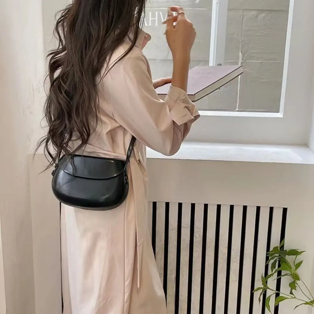 Einfache Glänzende Leder-Umhängetasche für Damen, Bonbonfarbene Klapphandtasche, Lässige Umhängetasche, Luxuriöse Geldbörse, Satteltasche, Schultertasche – Detail 3