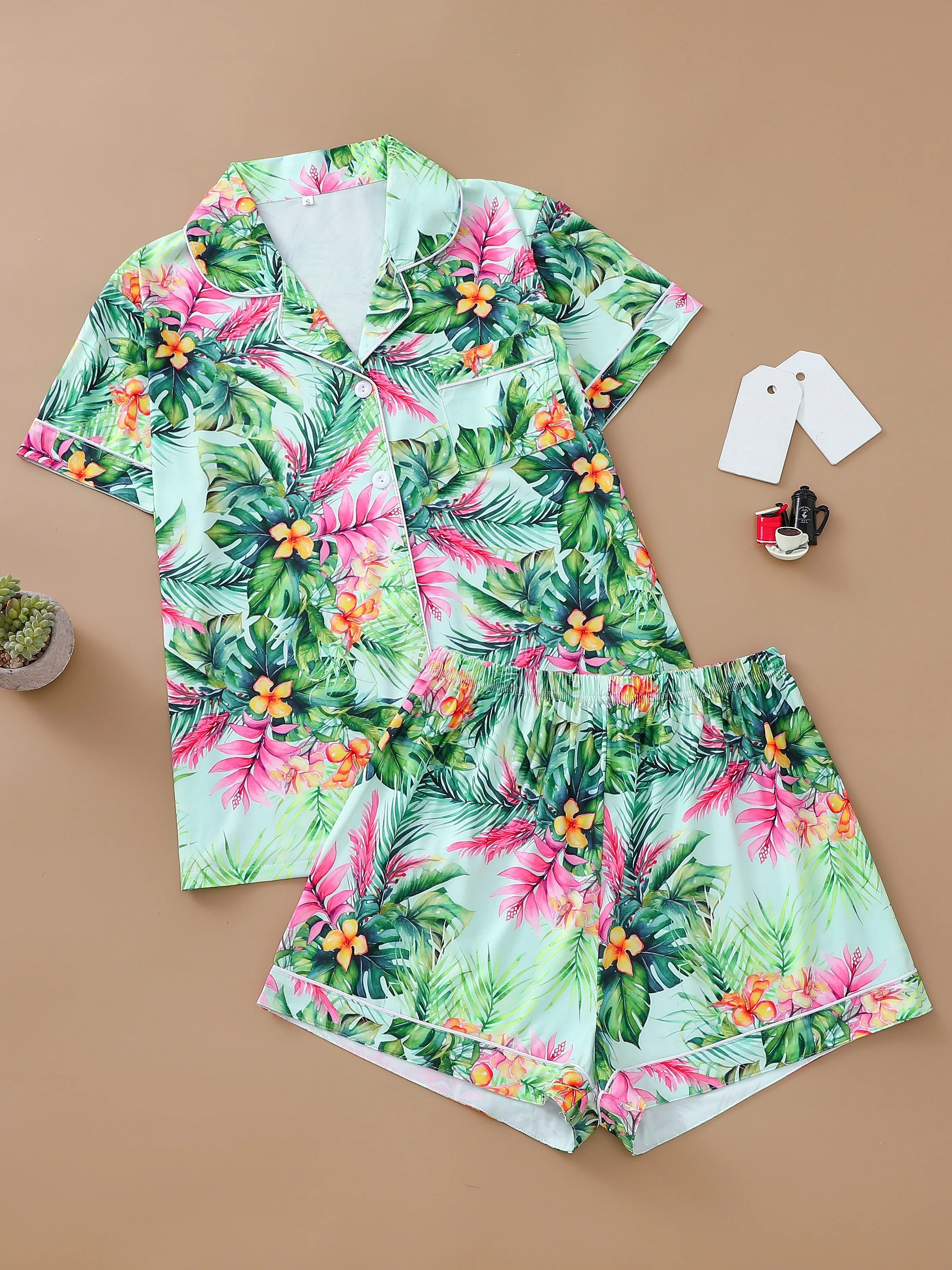 Lässige Damen pyjamas mit Blumen druck, Kurzarm-Revers oberteil und lockere Shorts, bequeme Damen-Homewear für vier Jahreszeiten