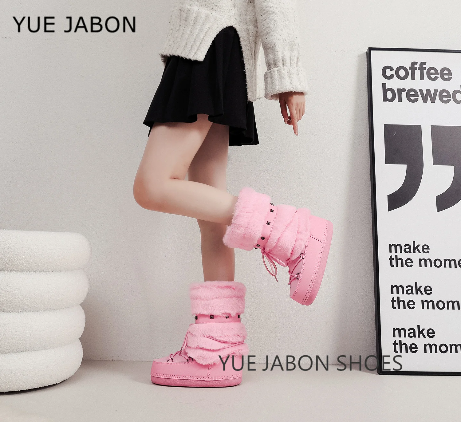 المسامير ديسمبر أحذية الثلوج للنساء شعر غامض رقيق فروي فراء الأحذية 2026 الشتاء أحذية للنساء الوردي أسود أبيض الفراء الثلوج الأحذية