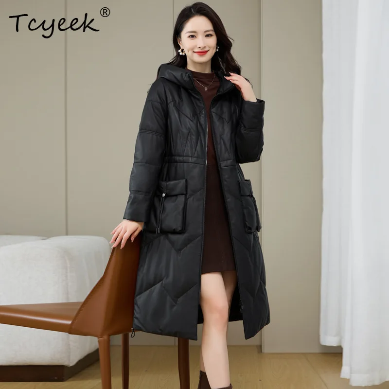 เสื้อแจ็คเก็ตหนังแท้สำหรับผู้หญิง แบรนด์ Tcyeek บุด้วยขนเป็ดขาวแท้ พร้อมฮู้ด ความยาวปานกลาง เหมาะสำหรับฤดูใบไม้ร่วงและฤดูหนาว