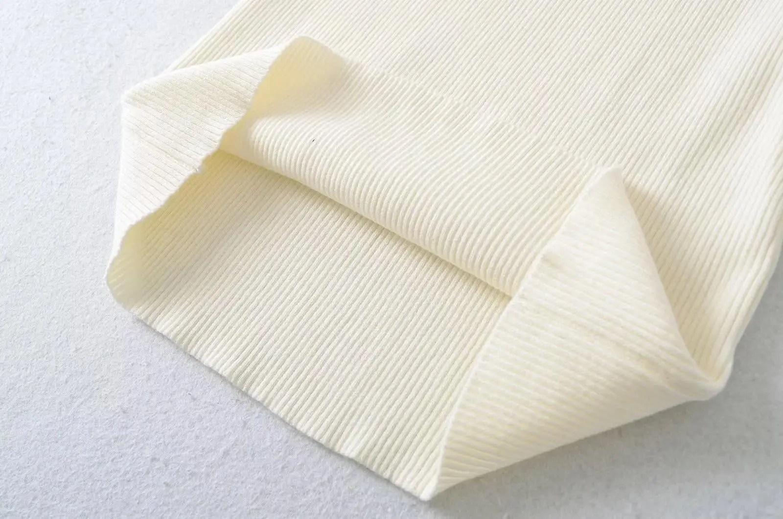 Sommer gestricktes ärmelloses elastisches dünnes Kleid Damen Schwarz Beige Minikleider mit Gürtel