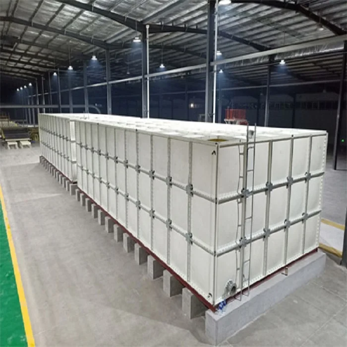 Pannelli FRP di grande capacità per impianti di purificazione dell'acqua da 50000 galloni Serbatoio dell'acqua atornito