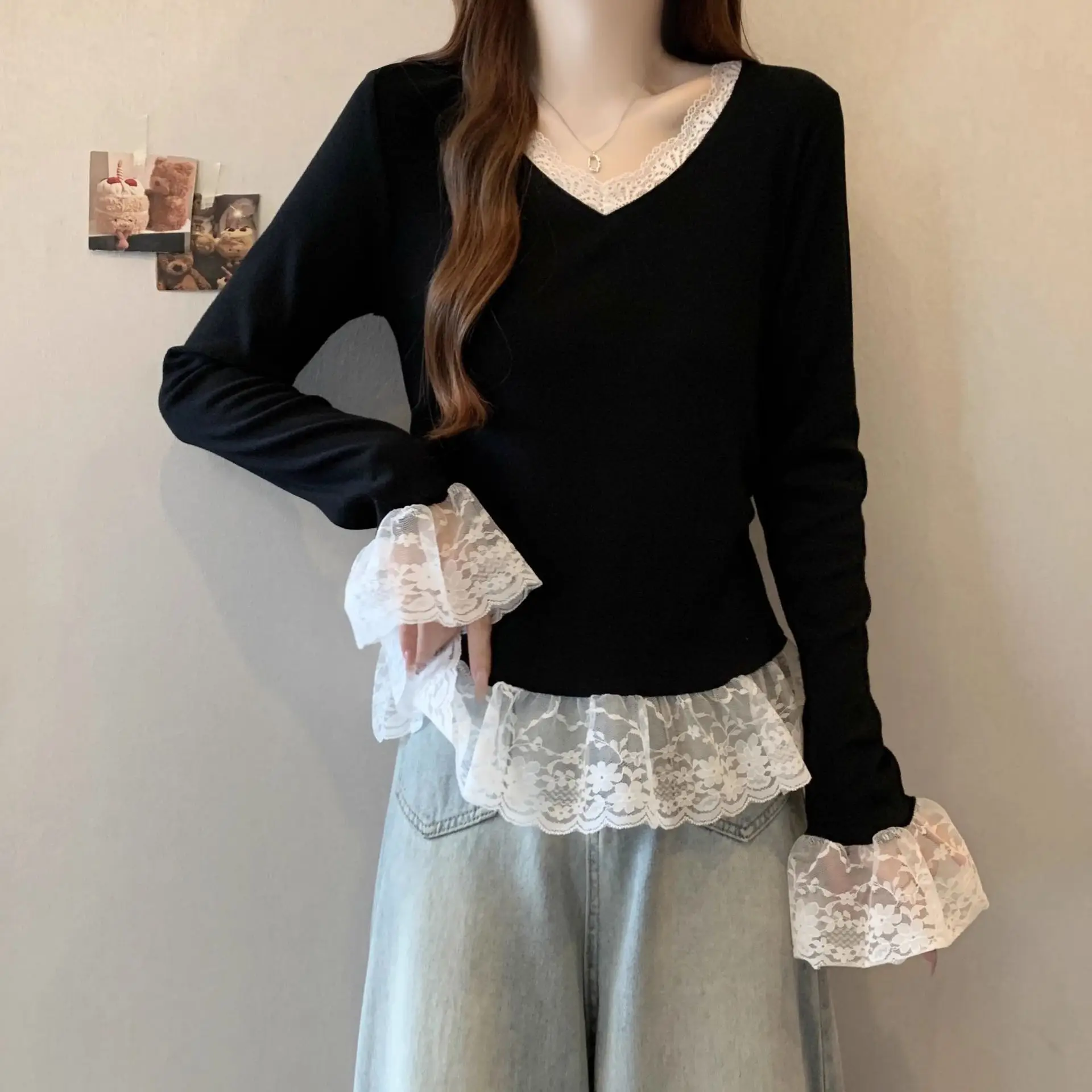 

Women's Spring Autumn New Style Slimming Bell Sleeve Top Women's Fashion Plus Size V-Neck Lace Trim Long Sleeve T-Shirt