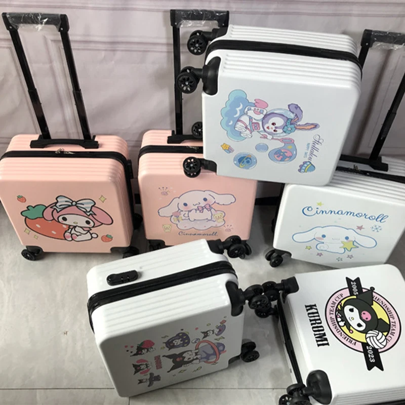 Sanrioed Kuromi Cinnamoroll 20 بوصة حقيبة تروللي بعجلات أنيمي Kawaii ميلودي حقيبة عجلة عالمية كلمة المرور لوحة الطالب الطائرة