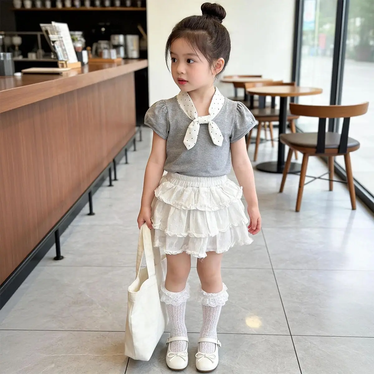 

Girls' Summer Set Fashion New Children's Grey Short sleeved T-shirt+White Lace Skirt 2-piece Set