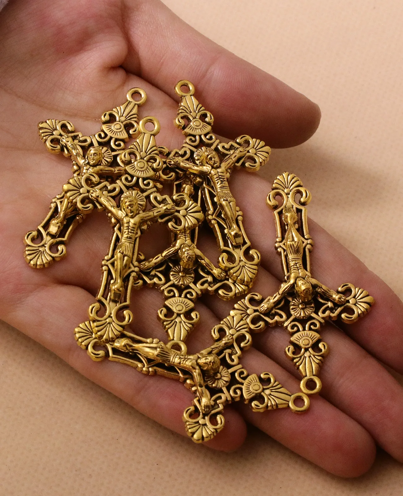 Diyalo 5 Teile/los Floral Kreuz Kreuzigung Rosenkranz Rosenkranz Goldene Anhänger für DIY Halskette Charms Religiöse Schmuck Machen Teile – Detail 5