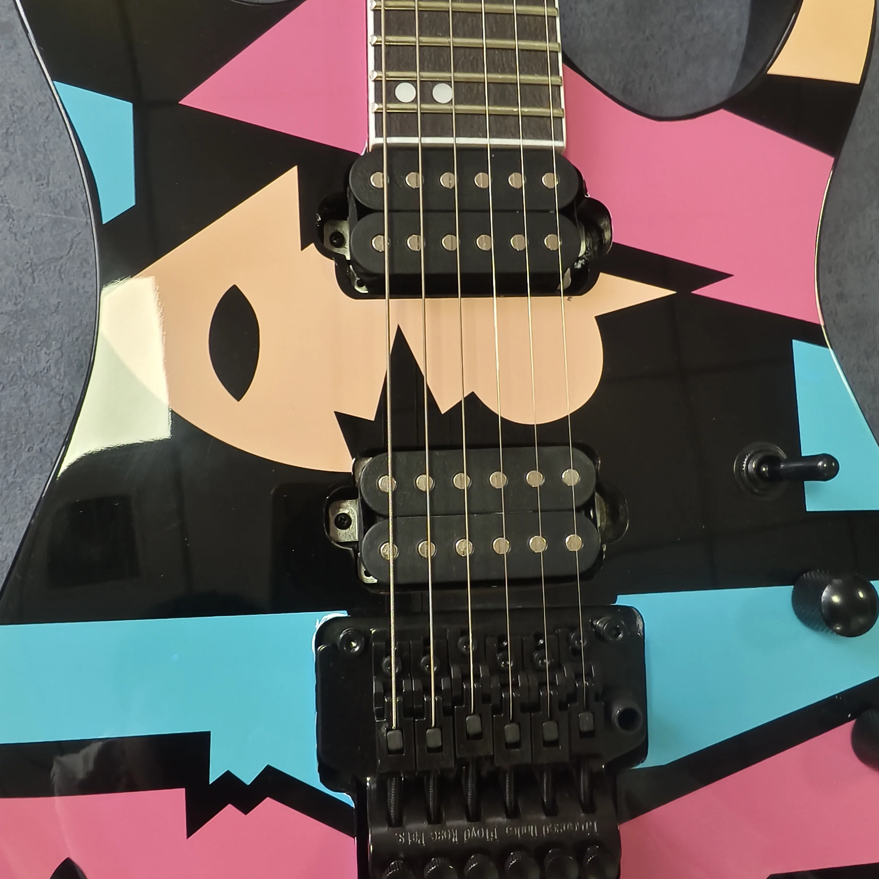 กีตาร์ไฟฟ้าส่วนบุคคลพร้อมปิ๊กอัพเอสเอส ฮาร์ดแวร์ฟลอยด์คอไม้เมเปิล 6 สายของขวัญคริสต์มาสจัดส่งฟรี