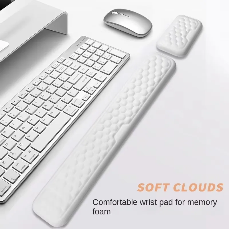 ส่วนที่เหลือข้อมือตามหลักสรีรศาสตร์ Mousepad คีย์บอร์ดส่วนที่เหลือข้อมือพร้อมหน่วยความจําโฟมนวดนูนที่สะดวกสบายและแผ่นรองเมาส์ฐาน PU กันลื่น