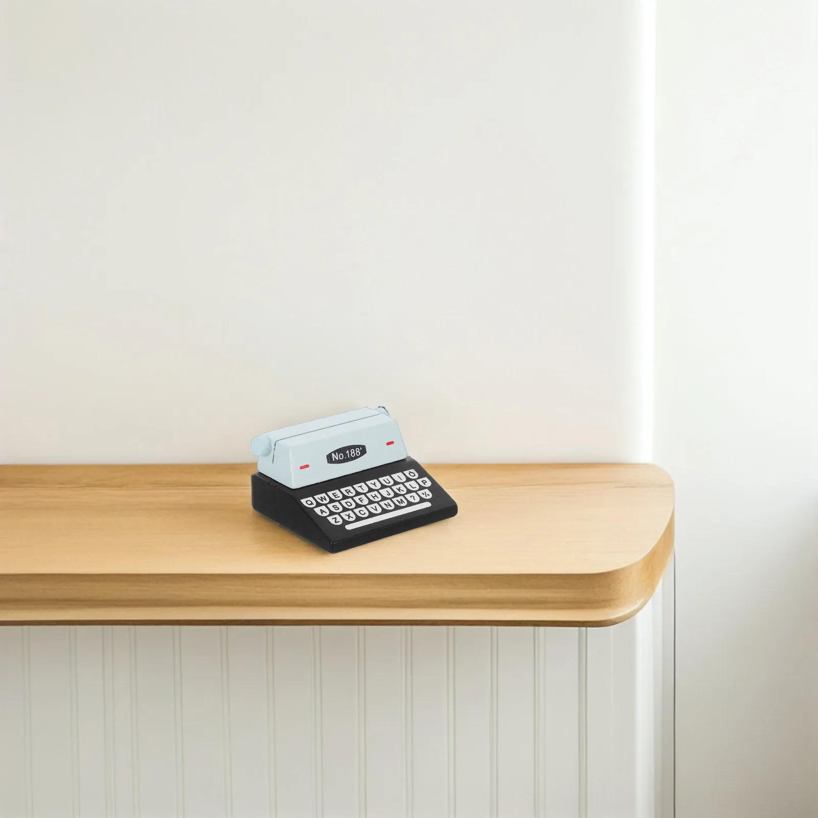 2Pcs Sturdy Wood Typewriter Shape Memo Holder Clip Desk Picture Stand Vintage Home Decor Photo Card Holder Table Top Message