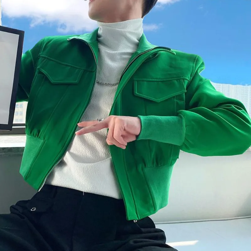 เสื้อแจ็คเก็ตสั้นทรงปกทันสมัยสำหรับผู้ชาย สไตล์เกาหลี ระดับไฮเอนด์ ลำลอง เอวสูง เสื้อโค้ท unisex ฤดูใบไม้ร่วง สีเขียวใหม่เก๋ไก๋ เสื้อคลุมสำหรับงานปาร์ตี้