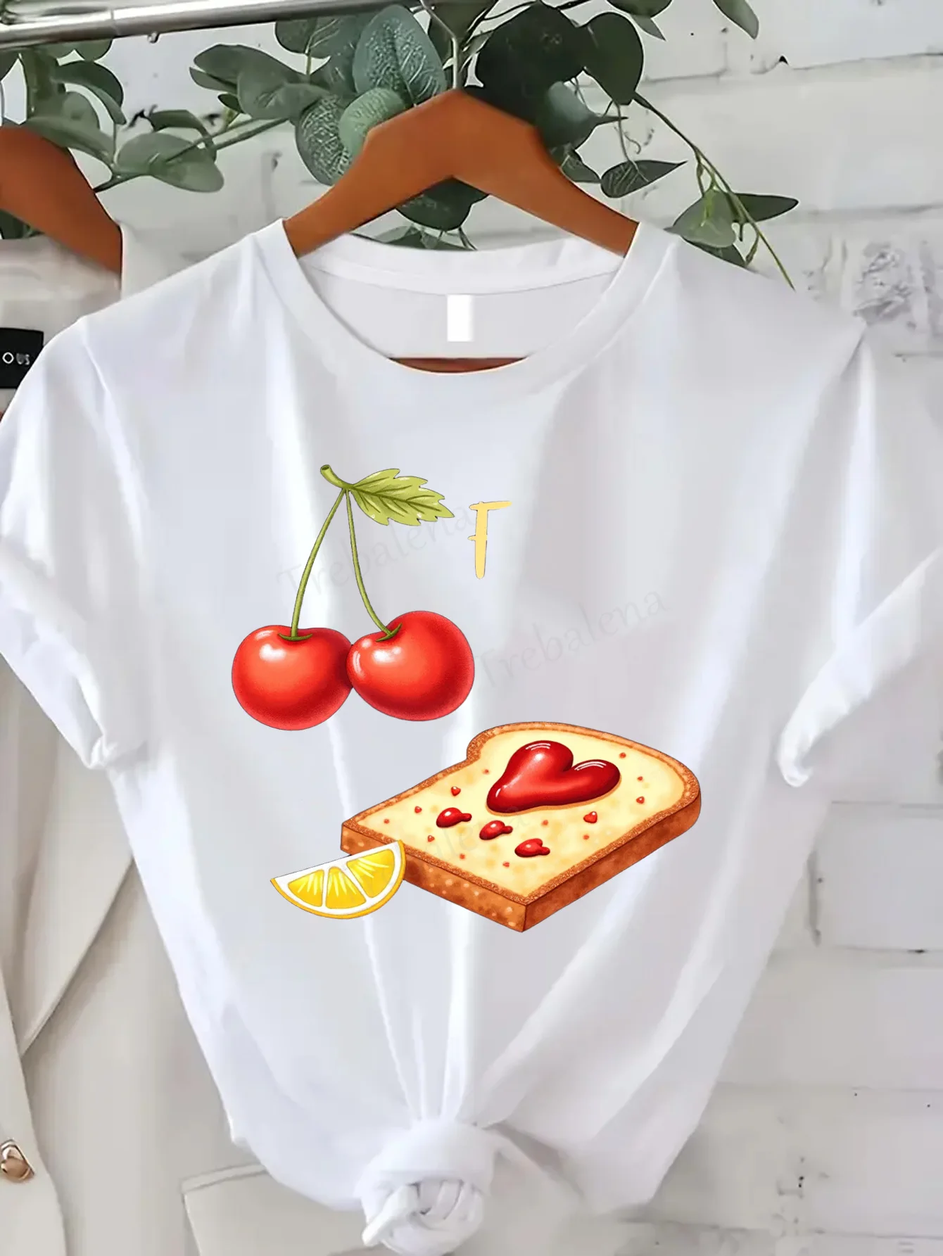 

Удобная женская футболка с принтом «Вишня и тост» — повседневный летний стиль для женщин