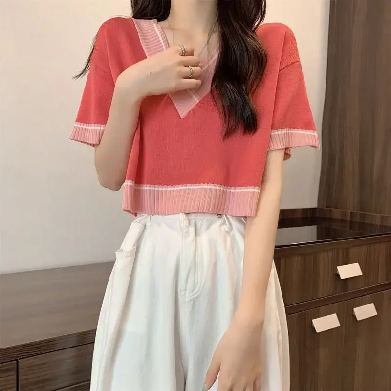 تي شيرت المرأة الصيف مزاجه قصيرة الأكمام تصميم مستقيم الملابس الكورية الأنيقة الرجعية وهمية قطعتين محبوك سيدة عادية