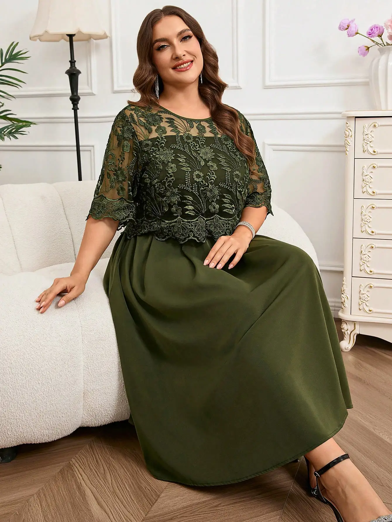 

Элегантное зеленое платье А-силуэта для женщин больших размеров с круглым вырезом, короткими рукавами и вышивкой кружевом