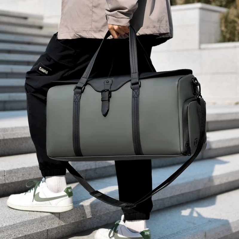 

Fashionable Messenger Bag with Crossbody Strap, Solid Color Leather for Commuter Women, Large Capacity and Trendy Design