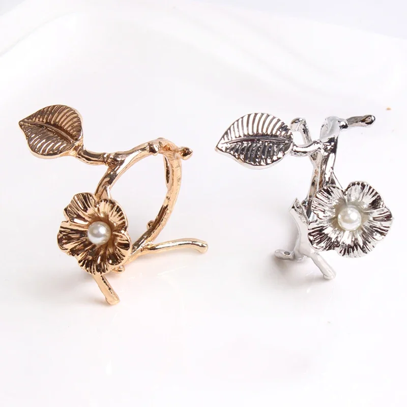 Shiny Gold Silver Plating Branch With Leaves And Pearl Inlaid Flower Design Metal Alloy Napkin Rings Set of 6 Pieces