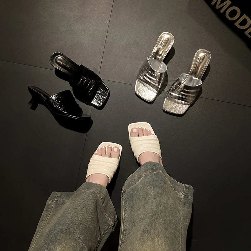 

2025 новые модные хит продаж, летние женские кожаные тапочки высокого качества для отдыха, сандалии на низком каблуке, удобные тапочки