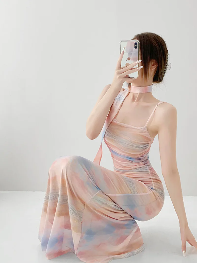 Summer New French Style Retro Sling Dress Women Niche Ribbon Mesh Tie Dye Print Slim Pleated A-line Over Knee Long Dress 1VFX