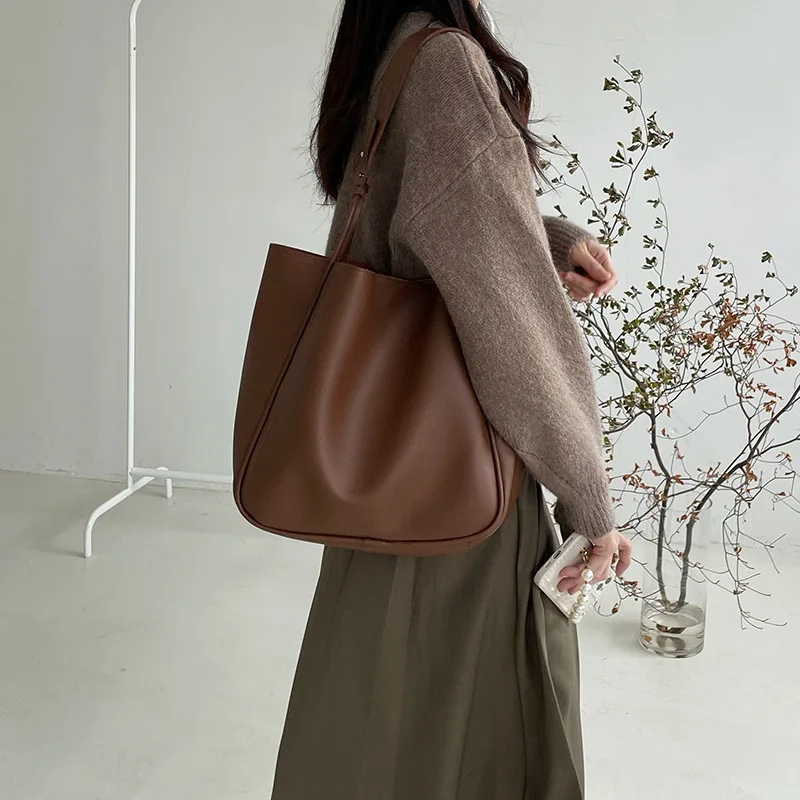 New Fashion Women Tote Bags Shoulder Bags Axillary Pouch Female Commuter Retro Trend Leisure Versatile Portable Crossbody Bags