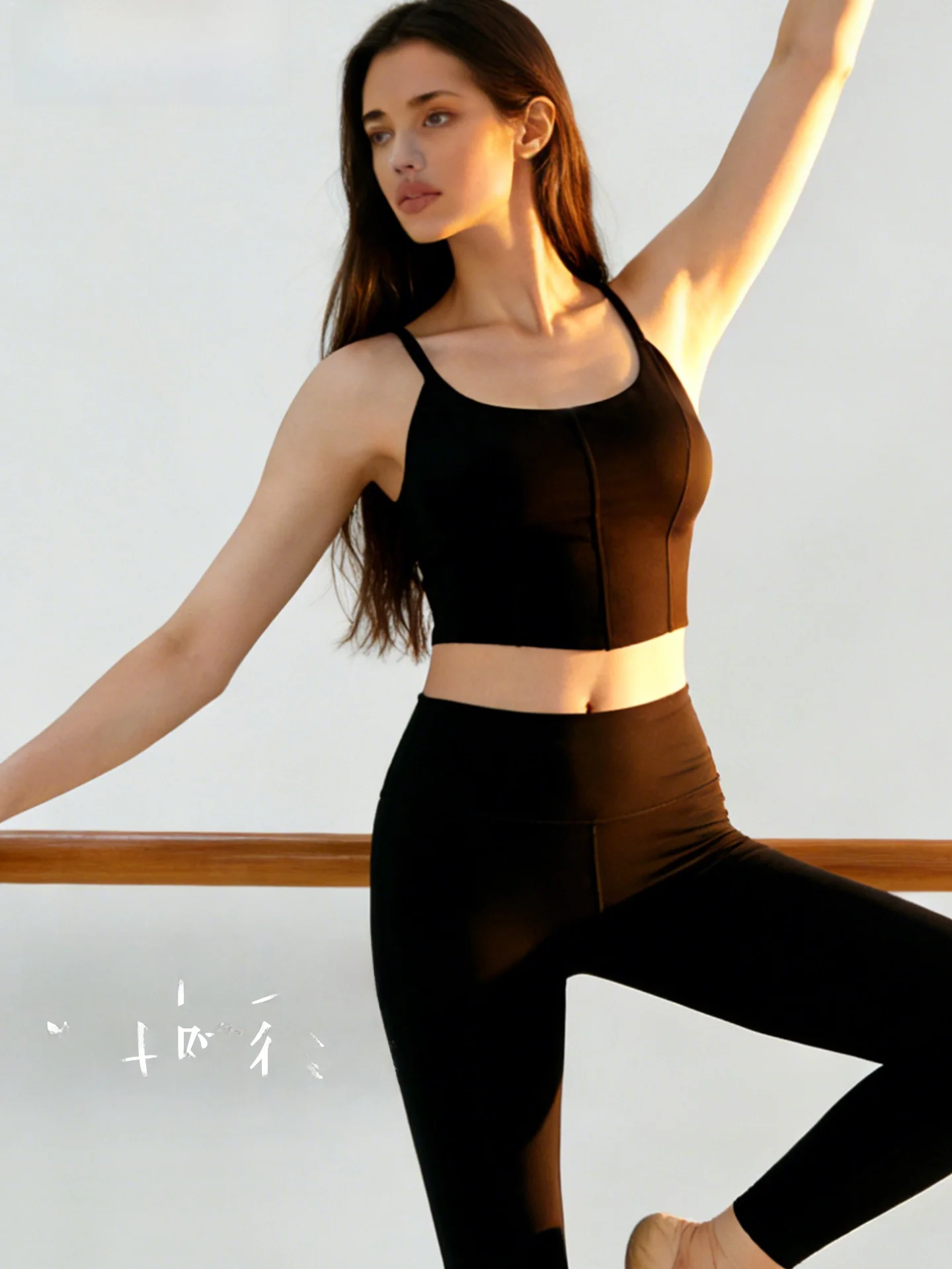 

Спортивный бюстгальтер Gainreel для женщин, цельный танцевальный топ, влагоотводящая верхняя одежда, нейлоновая ткань U-образной формы, предотвращающая провисание, спортивный жилет