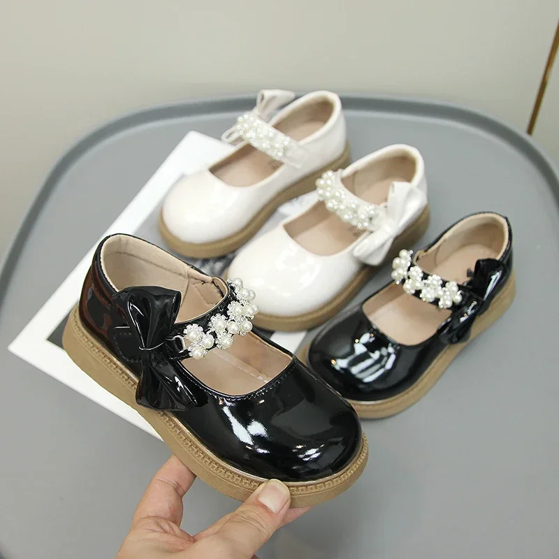 Girls Leather Shoes Children Fashion Bow with Pearls Chic Princess Glossy Kids Versatile Shallow Loafers for Party Wedding 2024