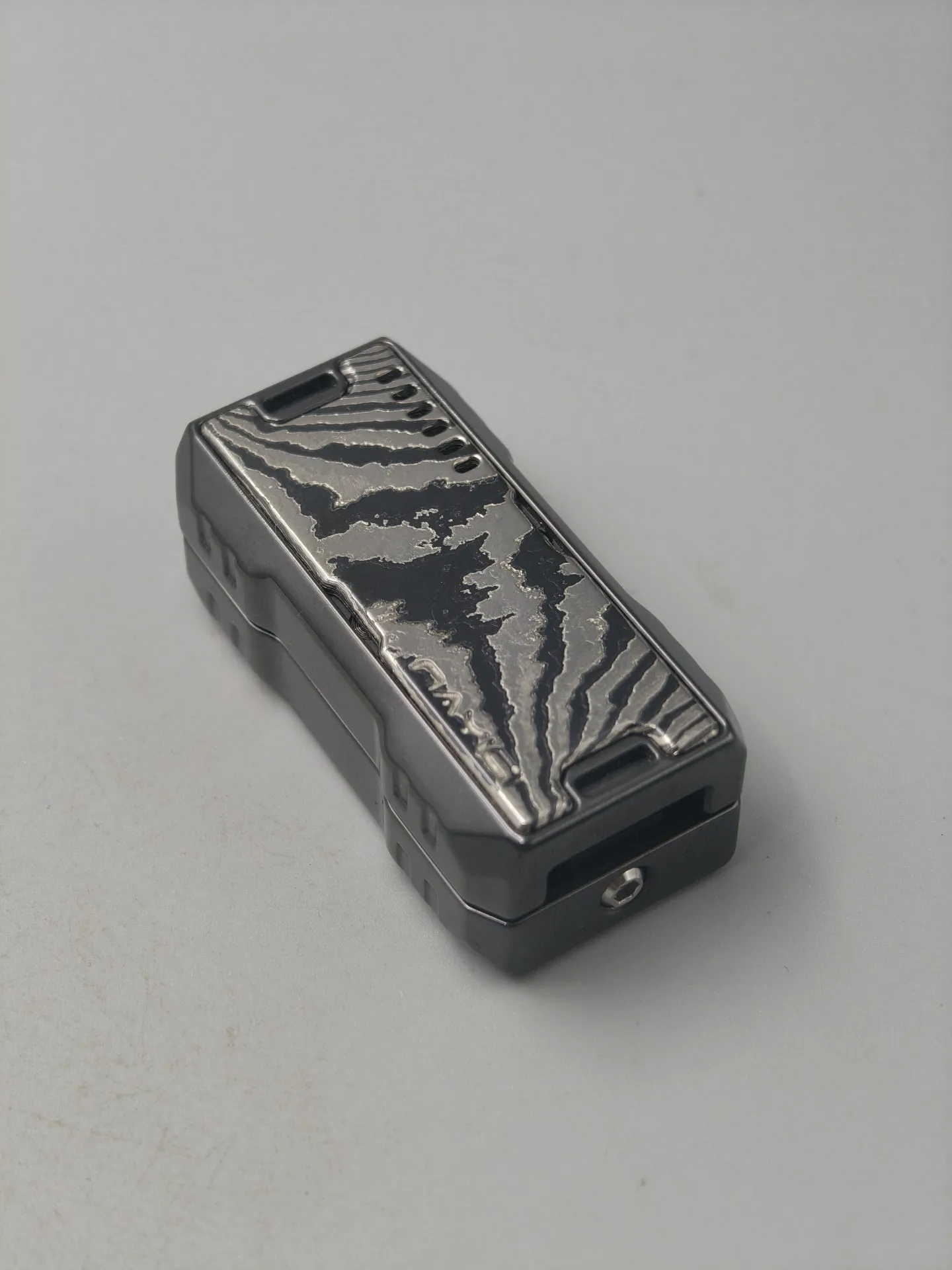 Used EDC South Sakura Banner Oscillating Core Zirconium Alloy Material, Mechanical Push Card Metal Decompression Toy Tide Play