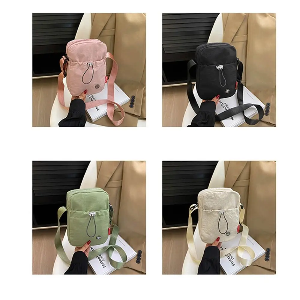 Torba crossbody ze sznurkiem, jednolity kolor, styl koreański, nylonowa torba na ramię, duża otwarta, wodoodporna torba na butelkę z wodą.