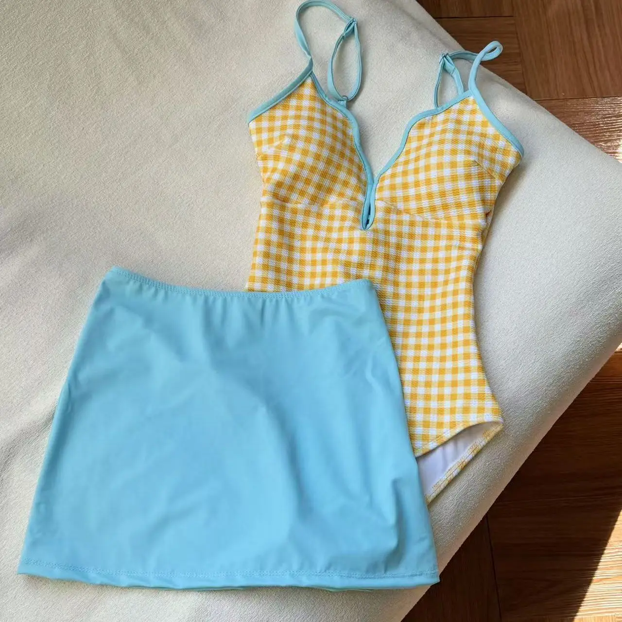 2025 ชุดว่ายน้ําสตรีน่ารักสีเหลือง & Blue Checkered One- Piece & ชุดบิกินี่Slimmingชุดว่ายน้ําวินเทจชุดว่ายน้ําเอวสูงRopa
