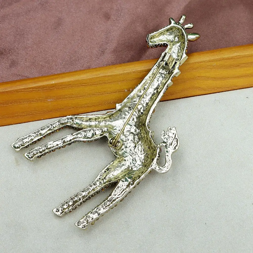 CINDY XIANG Large Beautiful Rhinestone Giraffe Brooch Fashion Vintage Animal Pin 3 Colors Available Winter High Quality Jewelry