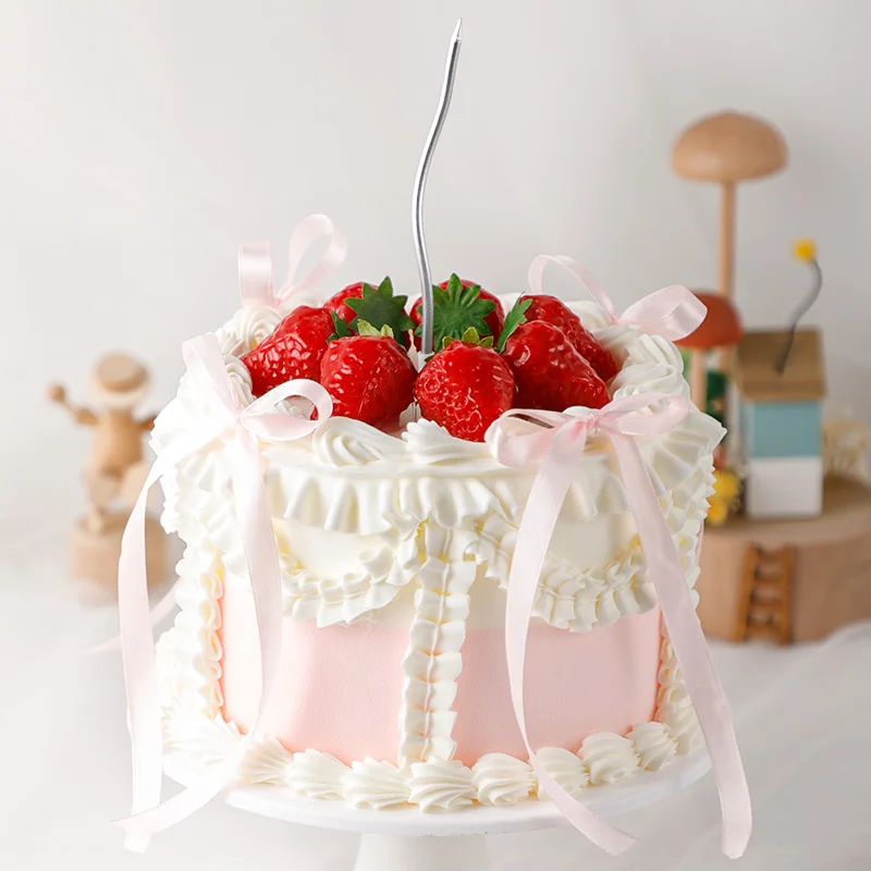 Simulated Strawberry Cream Cake Model, Plastic, Bow Tie Fake Birthday Cake Decoration Accessories, Window Display Samples