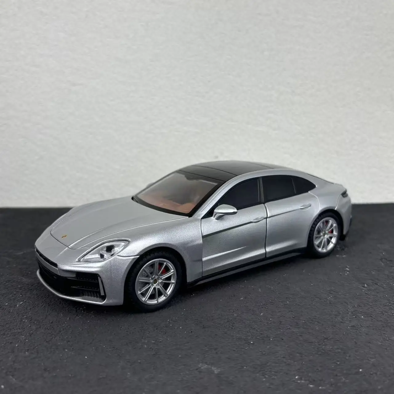 

Premium 1:24 Porsche Panamera Alloy Toy Car with Flashing Lights & Engine Sound, Desktop Ornament, Ideal Gift for Kids & Boy