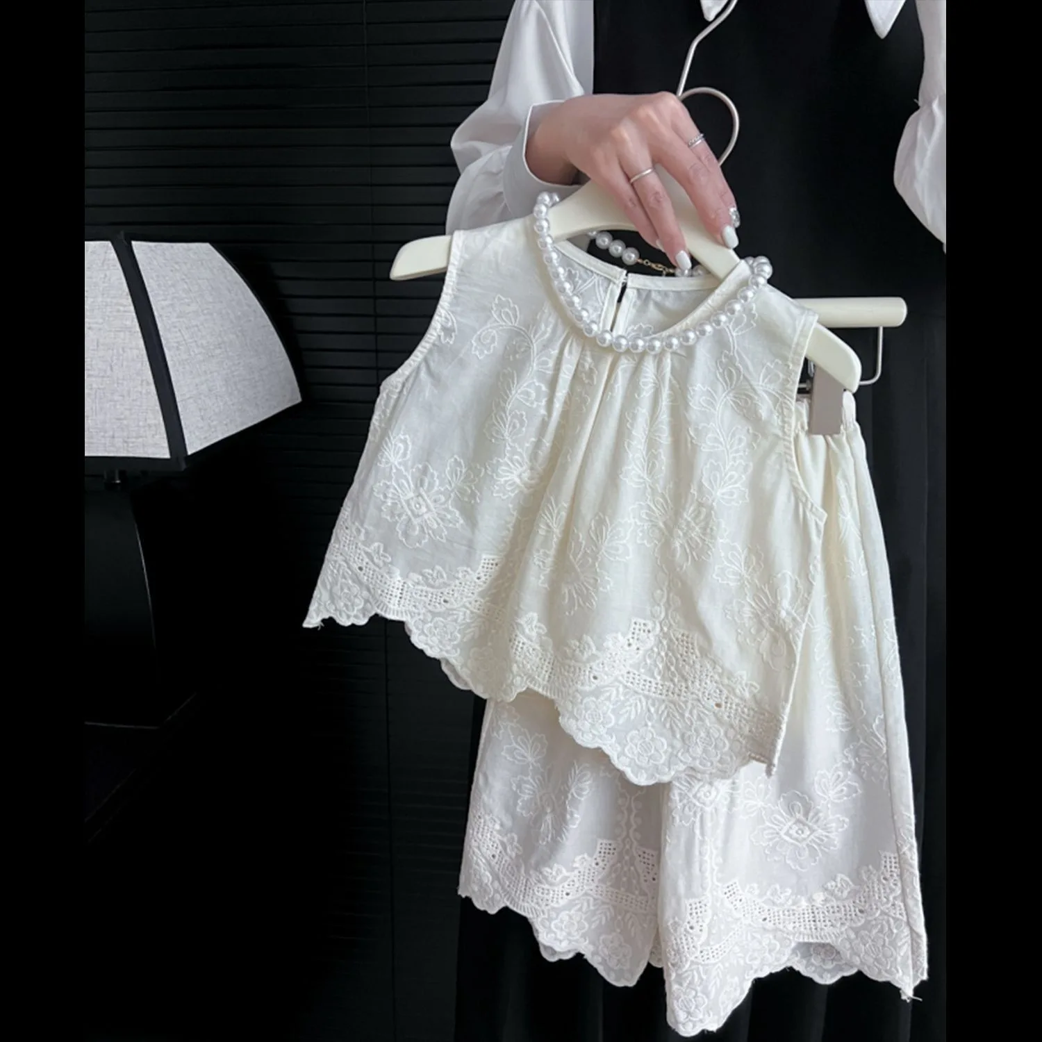 

Sets Shirts Pants Sleeveless O-neck Collar Regular Length Elastic Waist Ankle Length Solid Fashion Modern Summer Children Girls