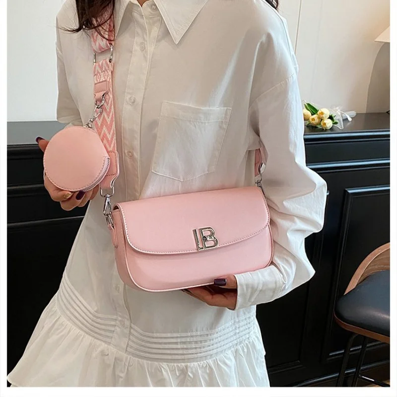 

Практичная сумка для ноутбука для женщин-мессенджеров из аккуратной кожи с профессиональным силуэтом и мягким внутренним пространством