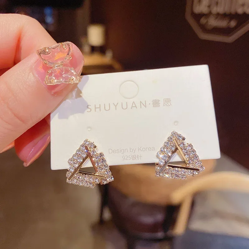 Orecchino a bottone a triangolo vuoto con strass di cristallo pieno per le donne nuovo accessorio per gioielli con geometria di tendenza regalo per ragazza di natale di nozze