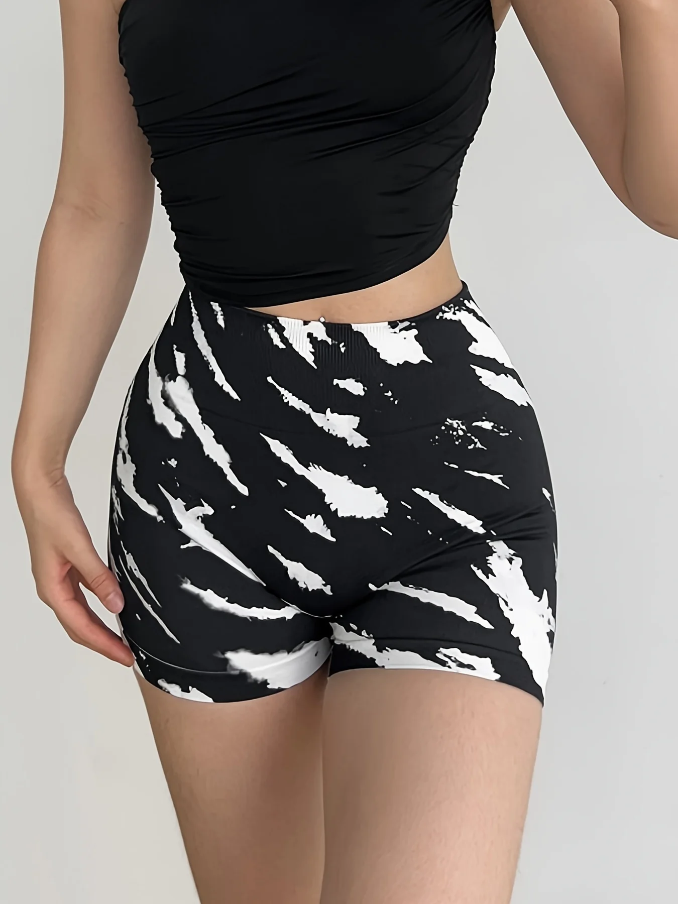 

Seamless high waisted and hip lifting Tie dyeing exercise yoga shorts