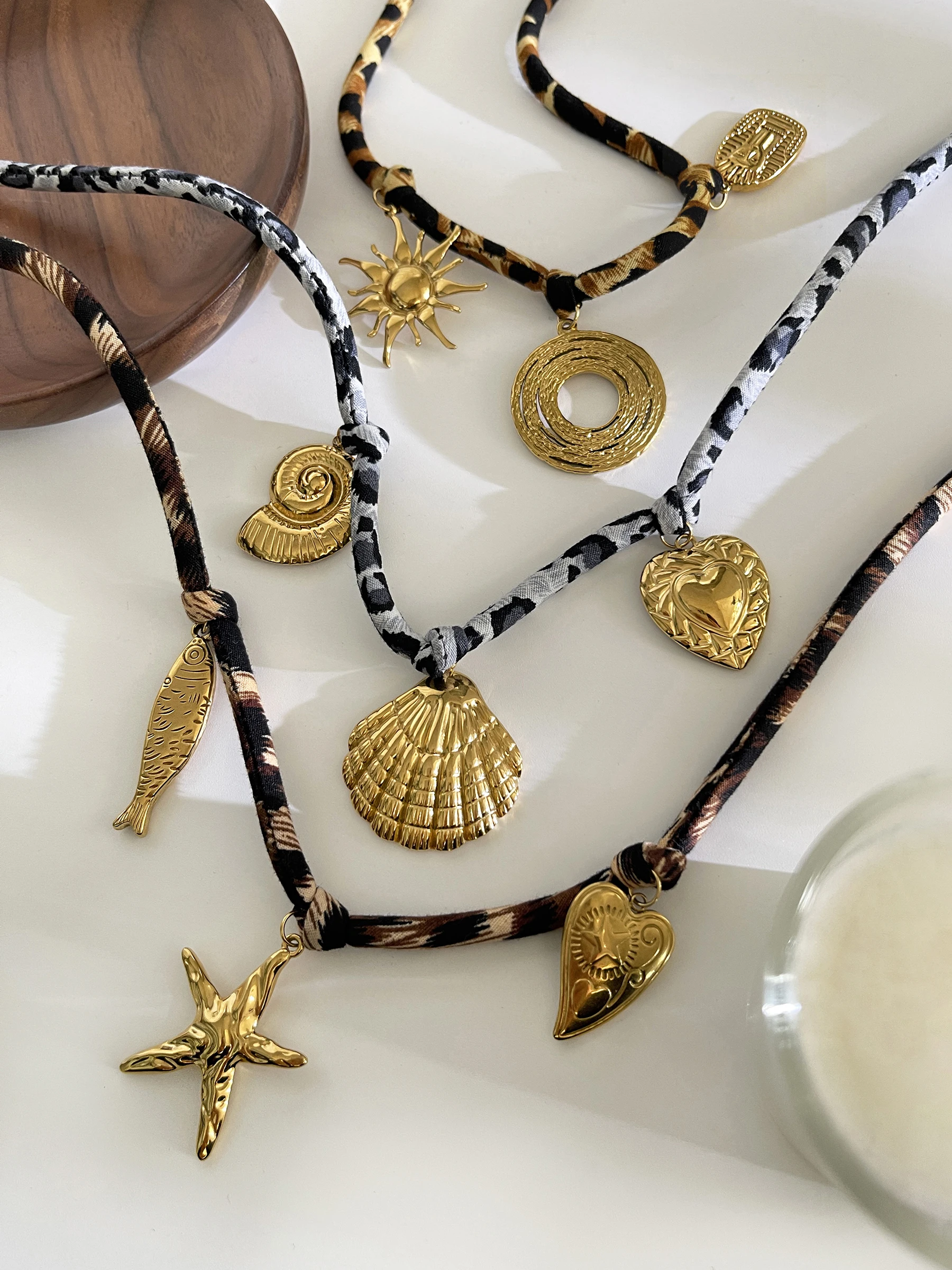 Peri\'sbox 2024 Vintage Trend Design Handmade Jewelry Gold Plated Heart Conch Pendant Necklace for Women Sweater Chain Waterproof