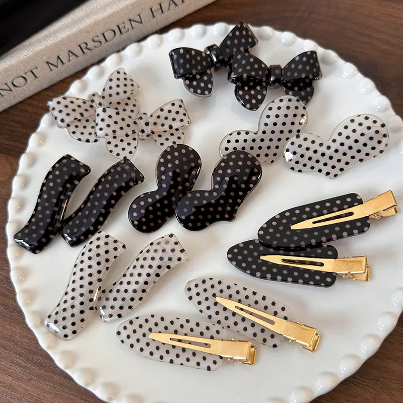 

Black White Polka Dot Bow Bangs Clip Korean Simple Seamless Duckbill Clip Acrylic Personalized Versatile Hair Style Accessories