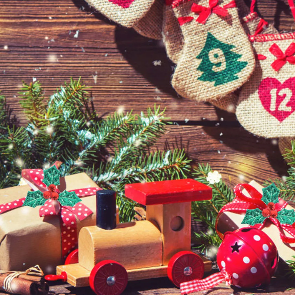 

200 Pcs Artificial Holly Cloth Christmas Leaves Adornment DIY Accessories Xmas naments Red Berries Decor Mini Craft Leaf
