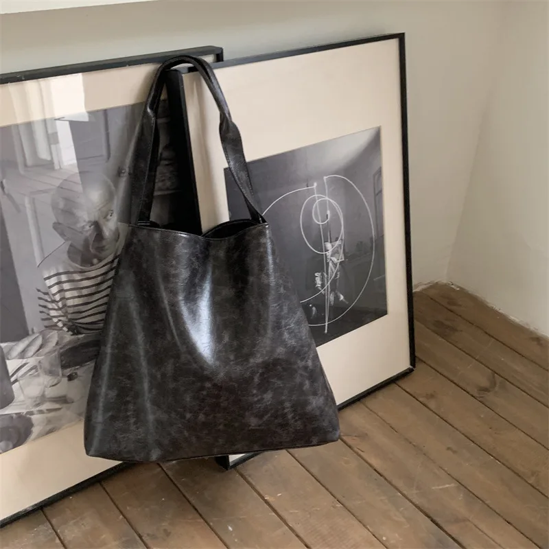 Large Capacity Bucket Bag Women's 2025 Simple Leisure Commute Shoulder Handbag Designer Luxury Bag image 6