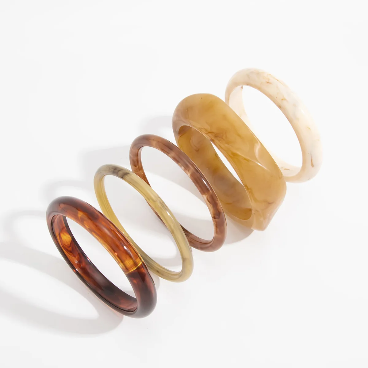 Ingemark 5-teiliges Set Böhmische Stapelbare Acryl-Armreifen für Frauen Retro Bunte Harz-Schichtarmreifen Täglicher Schmuck – Detail 8