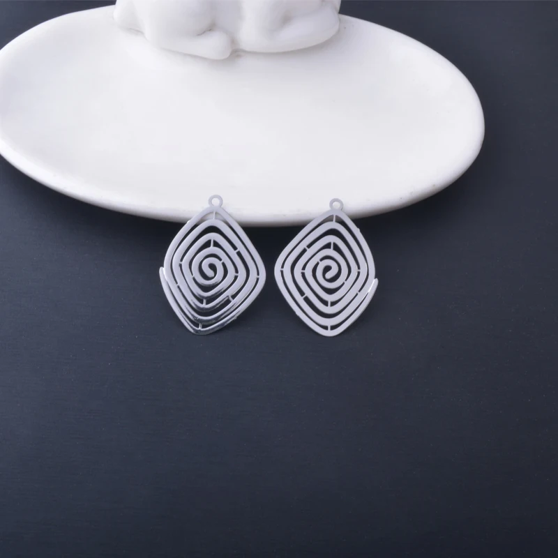 30 Stück AC15187 Messing-Schmuck-Spiralanhänger Bunte Blumenanhänger DIY Damen Ohrring Halsketten Zubehör – Detail 15