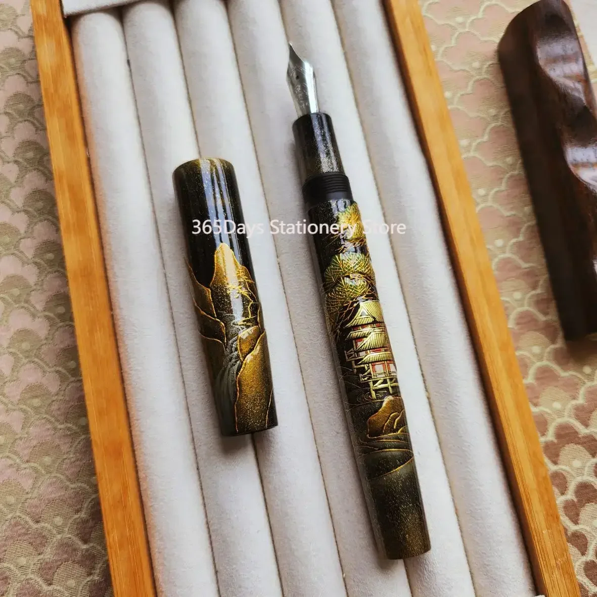 

Landscape Pavilion Chinese Retro Traditional National Style Hand-painted Raw Lacquer Meat High-maki Painted Lacquer Fountain Pen